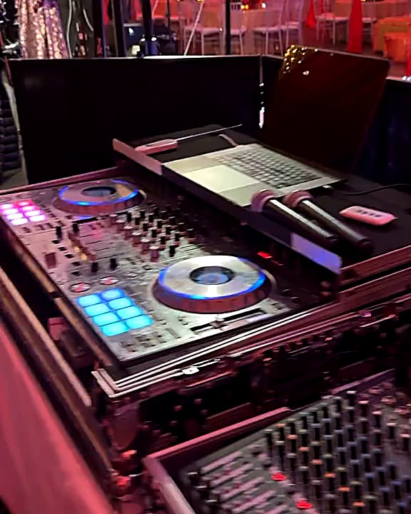 DJs